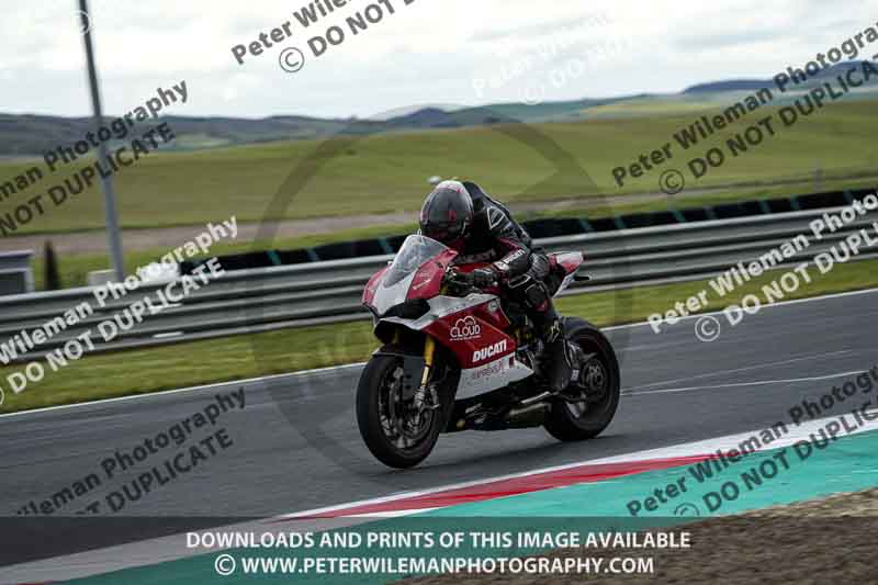 cadwell no limits trackday;cadwell park;cadwell park photographs;cadwell trackday photographs;enduro digital images;event digital images;eventdigitalimages;navarra;no limits trackdays;peter wileman photography;racing digital images;trackday digital images;trackday photos